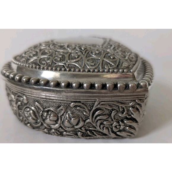 Vintage Filigree Silver Tone Metal Heart Shaped Jewelry Trinket Box Lined Ornate - Picture 5 of 7